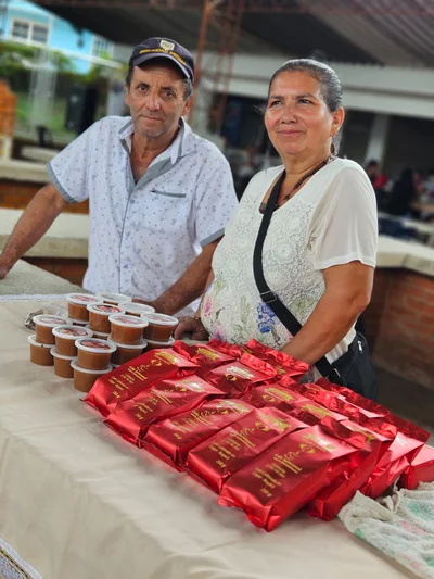 Emprendedora del Occidente de Boyacá en el laboratorio
